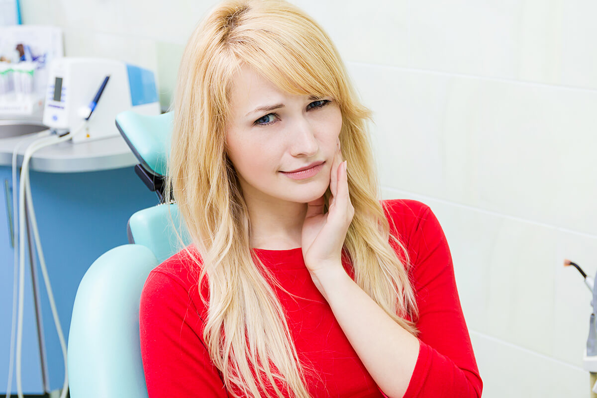 What You Can Expect to Factor into the Cost of Your Emergency Dental Extraction